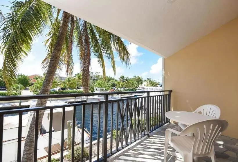 Retkeilymaja Waterside Suites And Marina