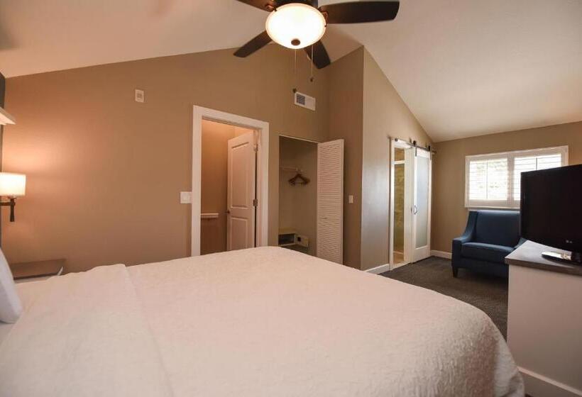 Общежитие Waterside Suites And Marina