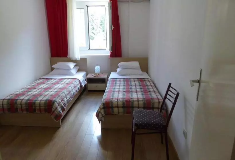 پانسیون Springs Apartments & Rooms