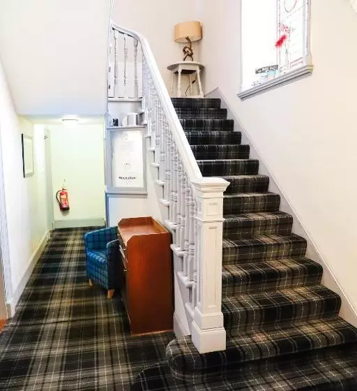 Hostel Ardennan House