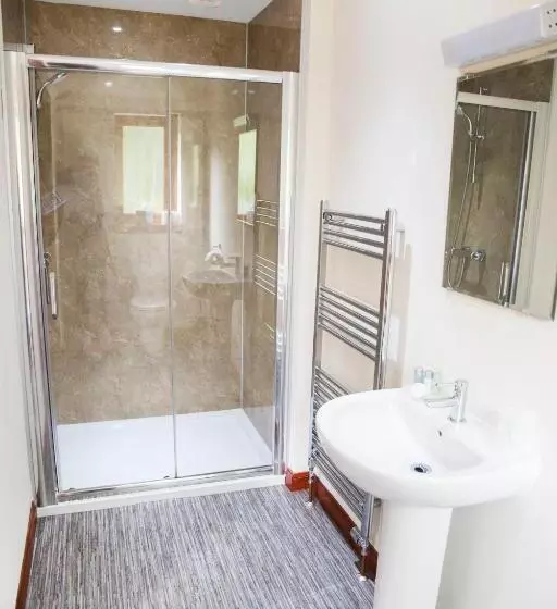 Hostel Ardennan House