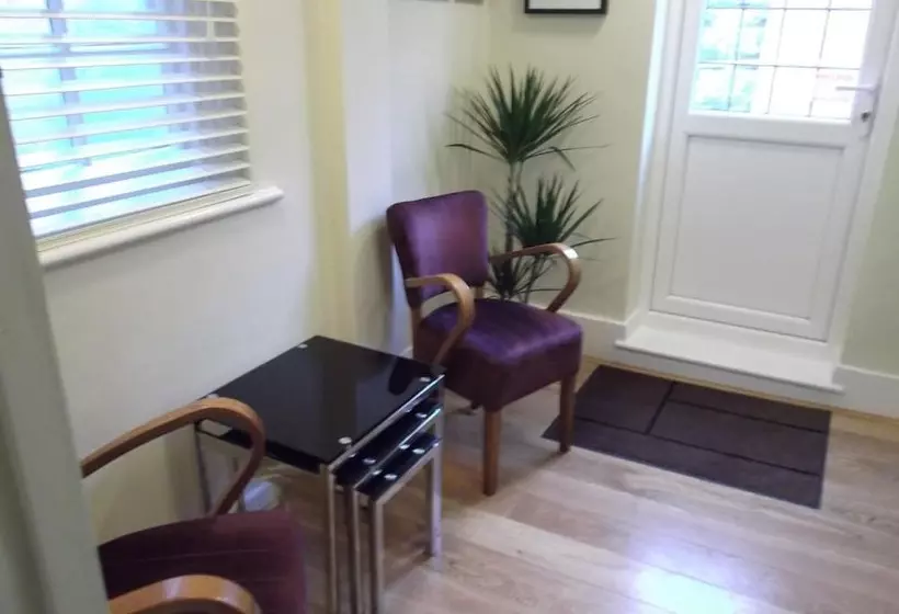 Retkeilymaja The Stag Enfield