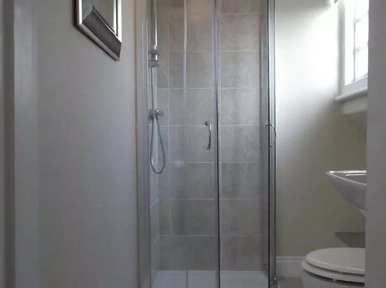 Retkeilymaja The Stag Enfield