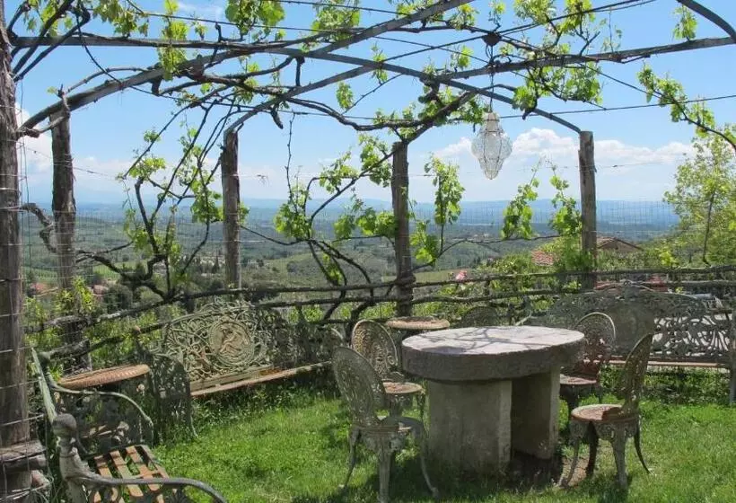 هتل La Casaccia Guelfi