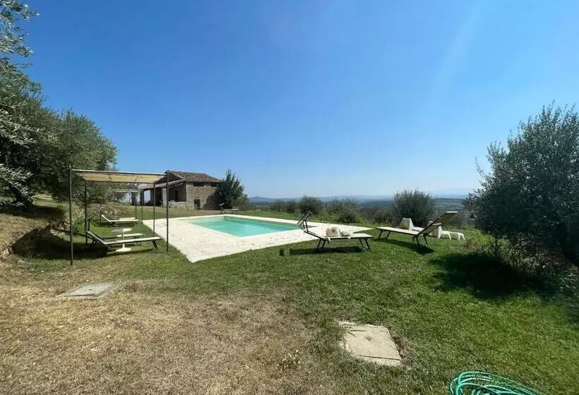 هتل La Casaccia Guelfi