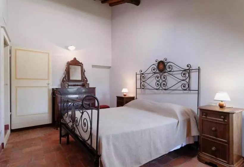 هتل La Casaccia Guelfi