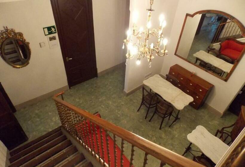 پانسیون Hostal Cal Pla