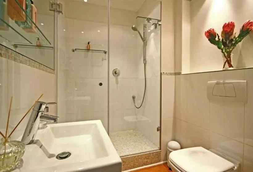 Pension Nine Flowers Guest House