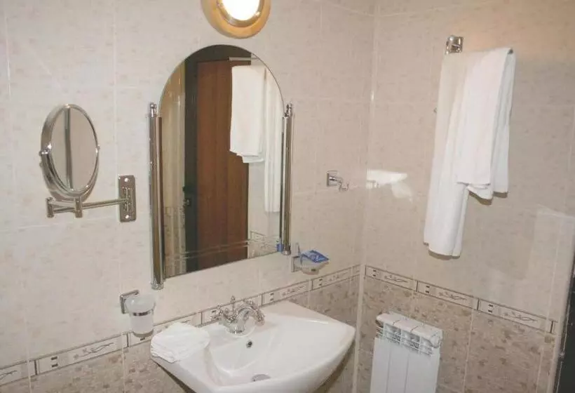 Family Hotel Makedonska Kruchma