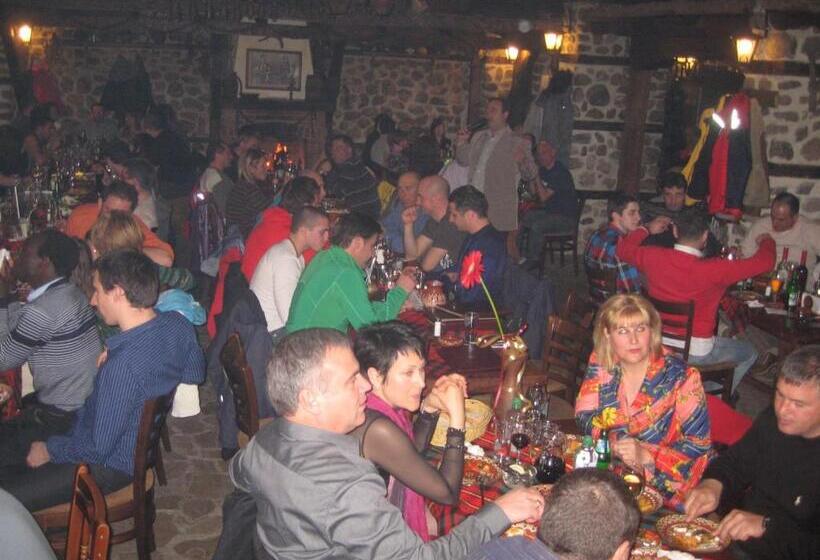 Family Hotel Makedonska Kruchma