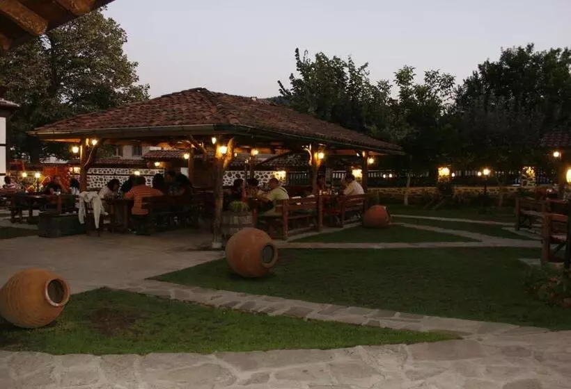Family Hotel Makedonska Kruchma