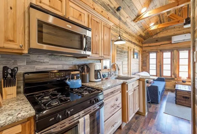 Majatalo Asheville River Cabins