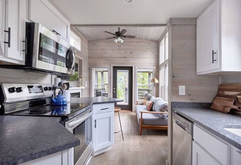 بنسيون Asheville River Cabins