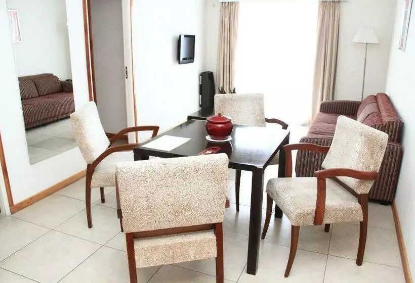 De Los Arroyos Apart