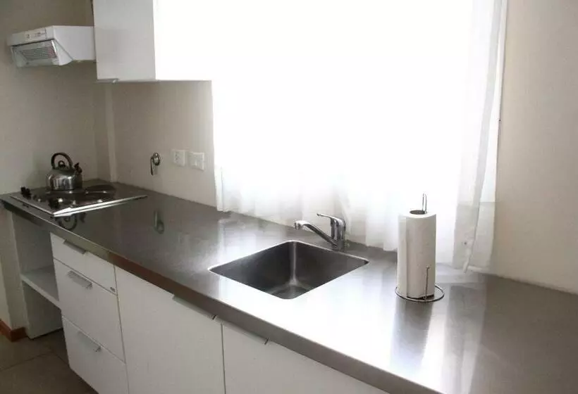 De Los Arroyos Apart