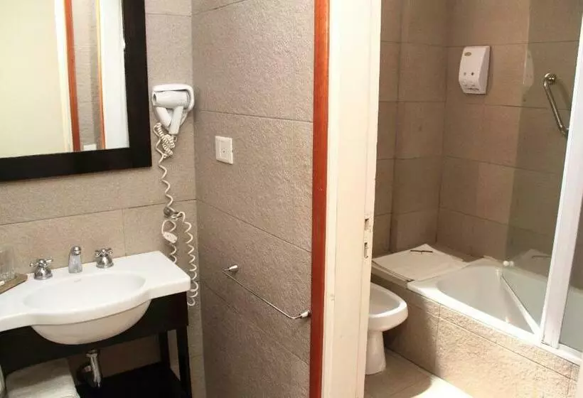 De Los Arroyos Apart