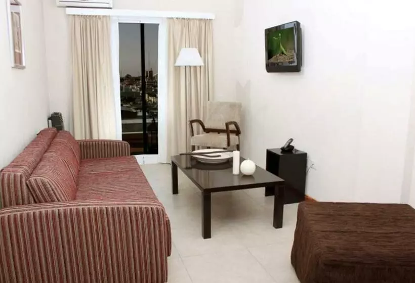 De Los Arroyos Apart