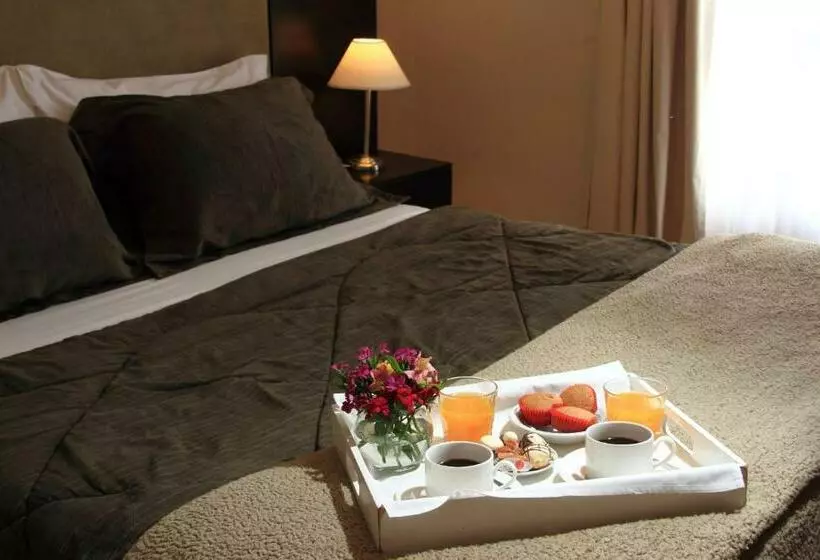 De Los Arroyos Apart