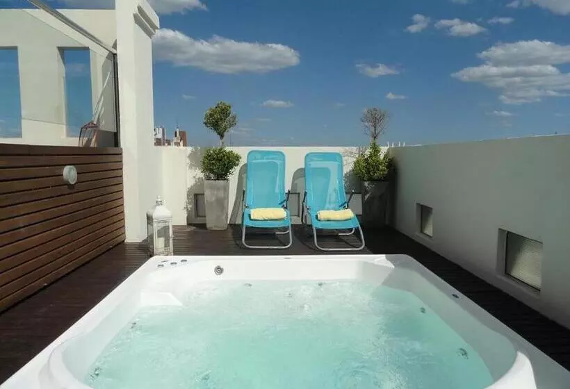 De Los Arroyos Apart