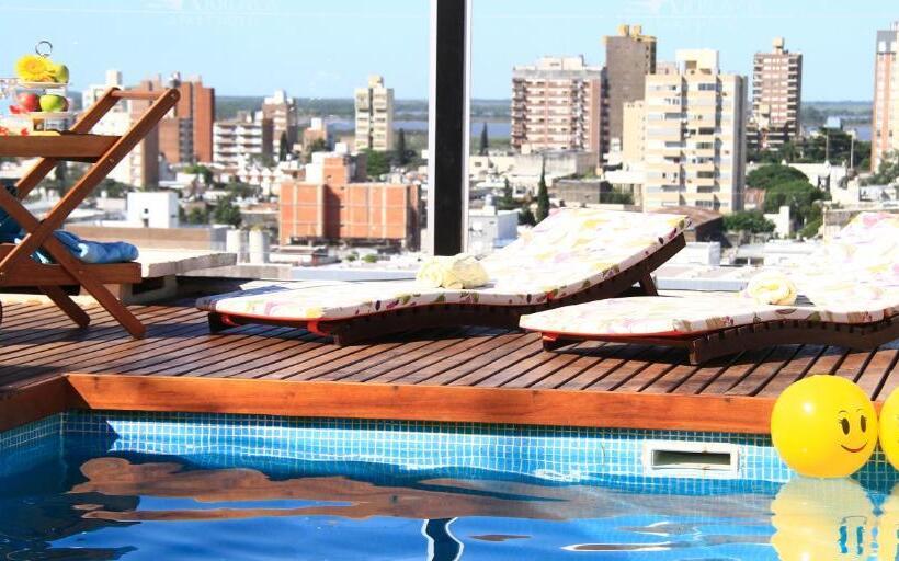 De Los Arroyos Apart