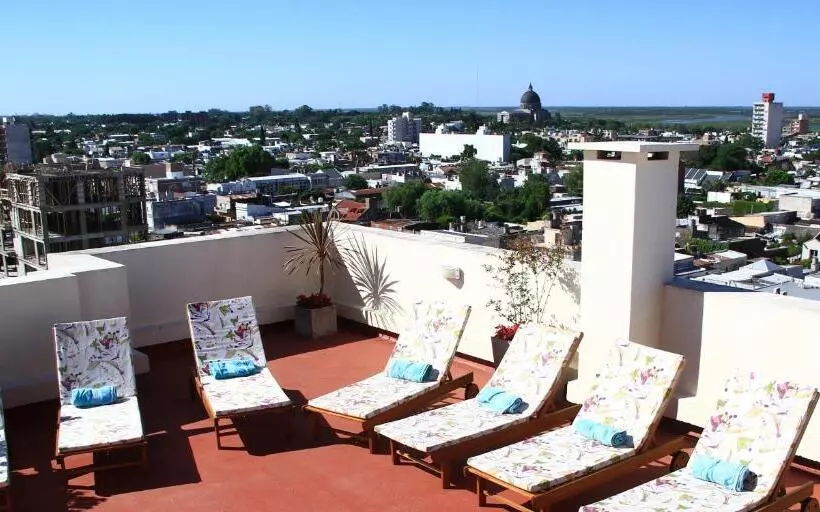 De Los Arroyos Apart