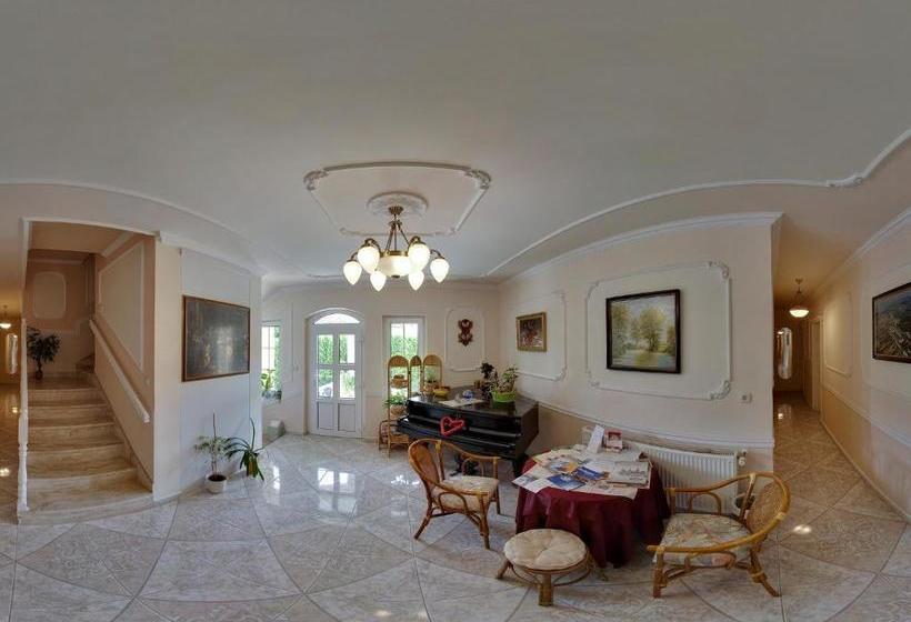 膳宿费 Hegyi Villa