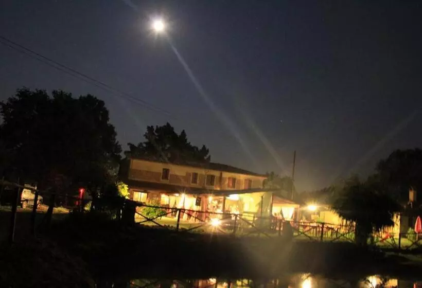 ホテル Bio Agriturismo Aia Del Tufo