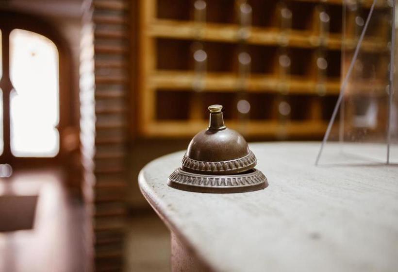 پانسیون Hostal La Campana