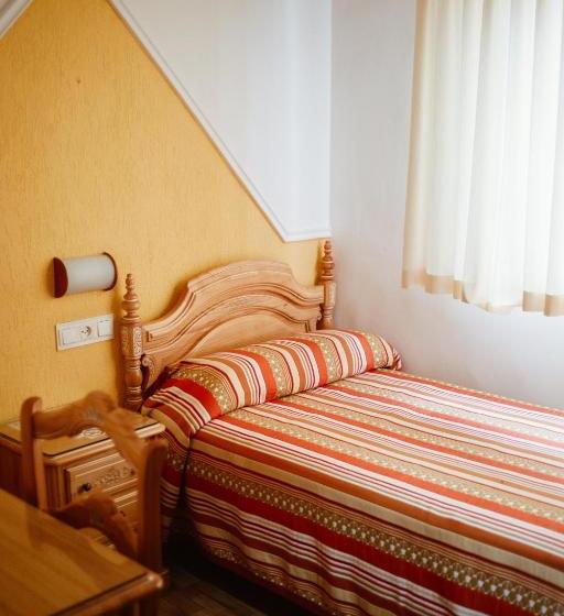 پانسیون Hostal La Campana