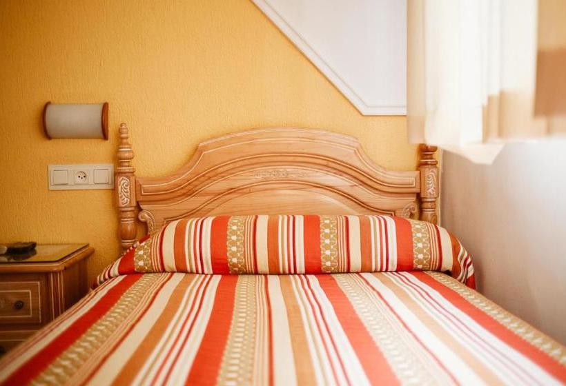 پانسیون Hostal La Campana