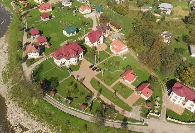 Retkeilymaja Cotteges Dzherelo