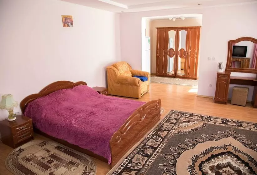 Retkeilymaja Cotteges Dzherelo