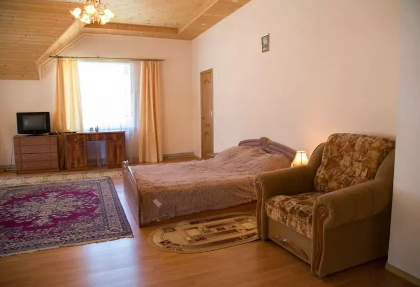 Retkeilymaja Cotteges Dzherelo