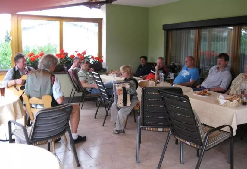 Majatalo Gästehaus Steininger