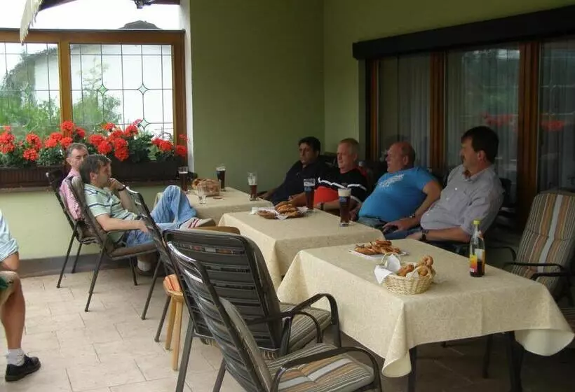 Majatalo Gästehaus Steininger