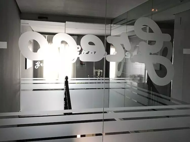 Majatalo Hostal Cafe Gutgreco