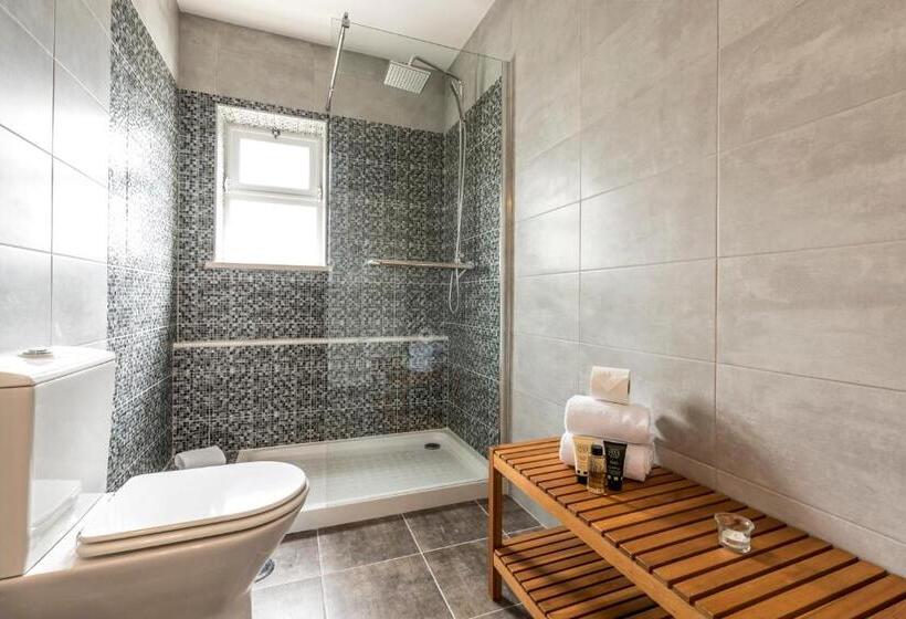 פנסיון Lagos Village