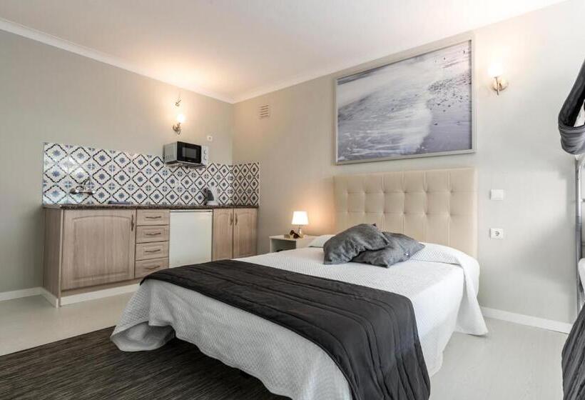 פנסיון Lagos Village