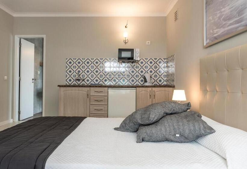 פנסיון Lagos Village