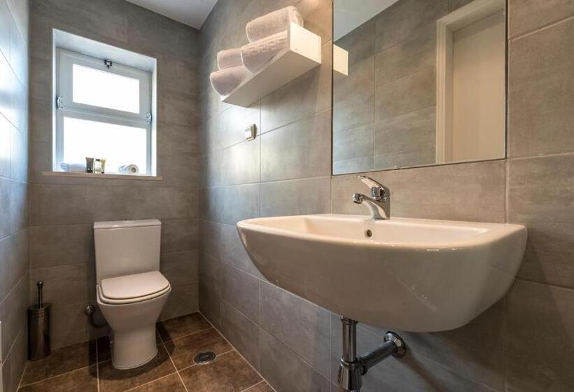 פנסיון Lagos Village