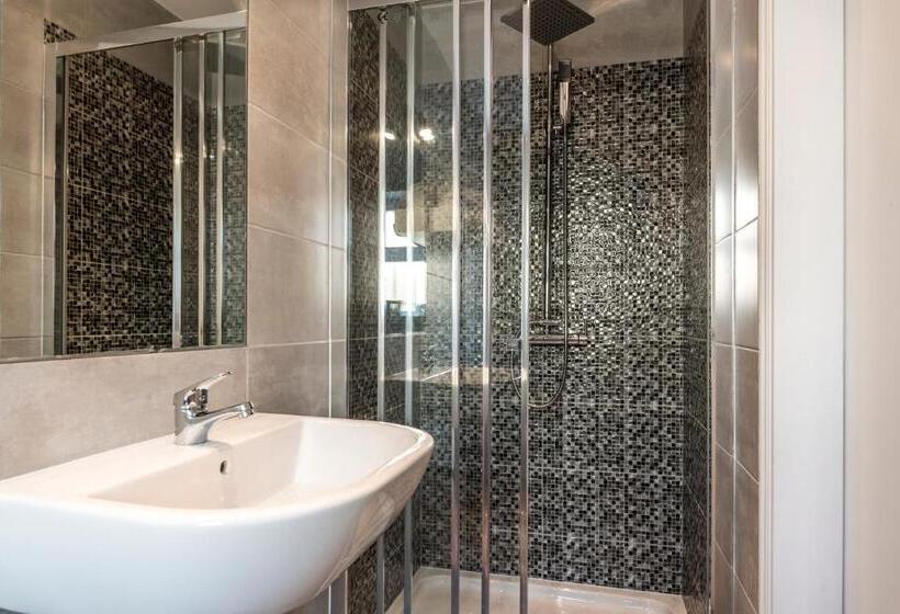 פנסיון Lagos Village