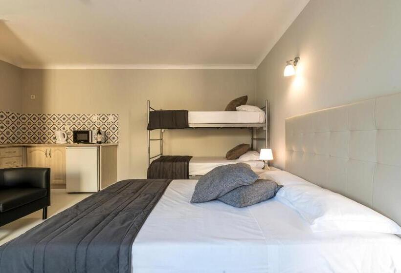 פנסיון Lagos Village