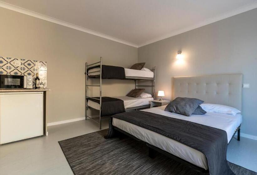 פנסיון Lagos Village