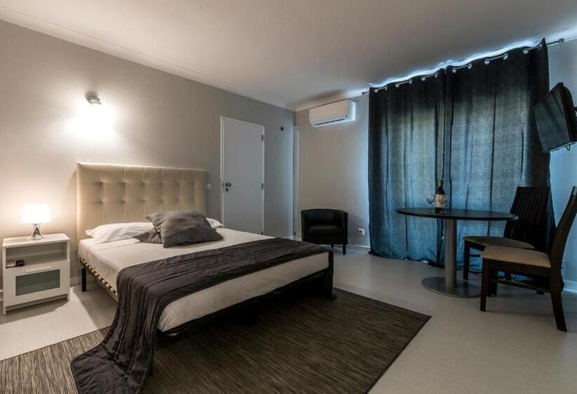 פנסיון Lagos Village