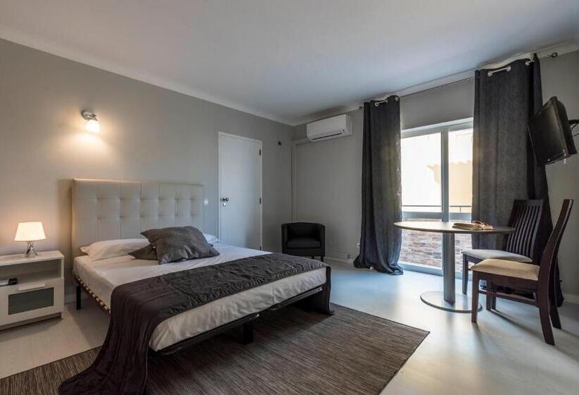 פנסיון Lagos Village