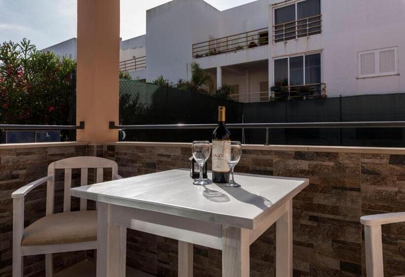 פנסיון Lagos Village