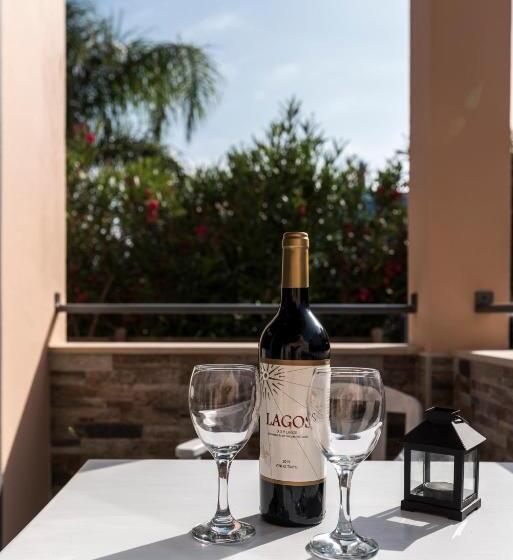 פנסיון Lagos Village