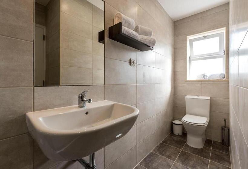 פנסיון Lagos Village