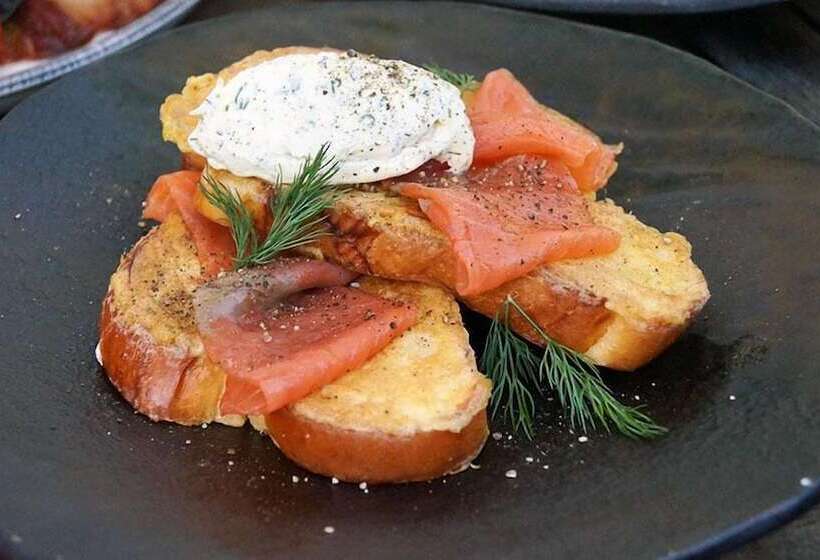 فندق صغير The Angel Inn, Petworth