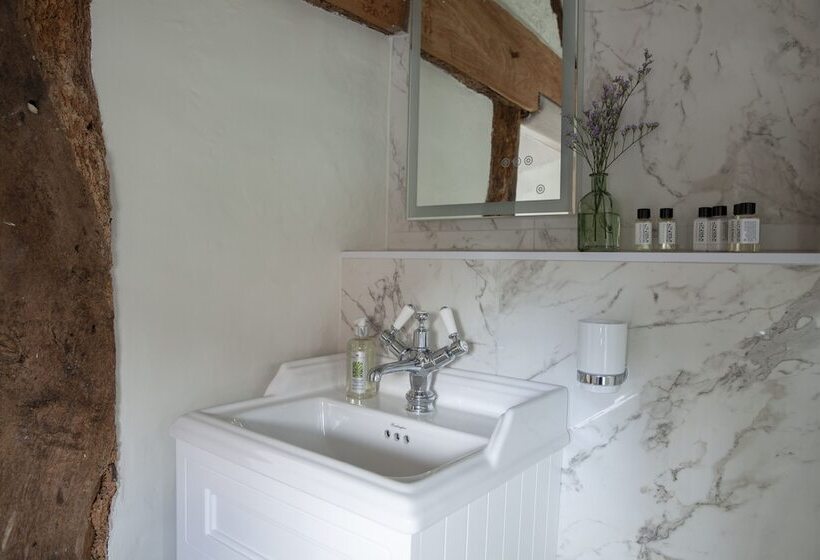 فندق صغير The Angel Inn, Petworth